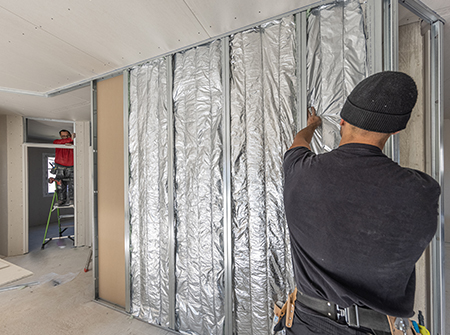 Isolation acoustique d'un faux plafond grâce à une masse lourde